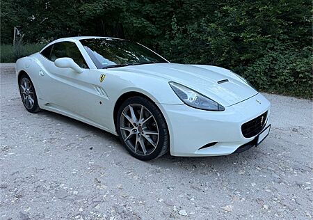 Ferrari California Top gepflegt | frischer Service