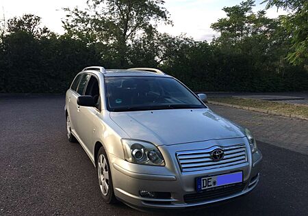 Toyota Avensis 2.0 VVT-i Combi Automatik Executive