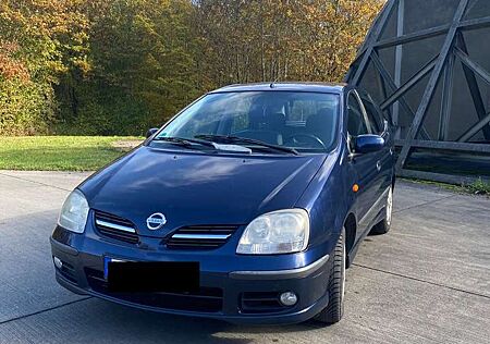 Nissan Almera Tino acenta