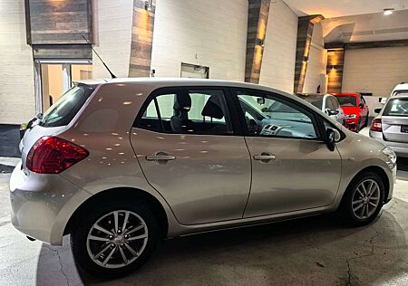 Toyota Auris Life Rentnerfahrzeug/Sheckheft