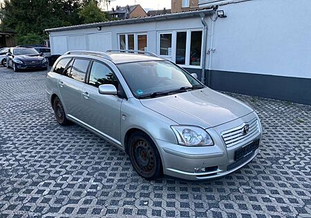 Toyota Avensis 2.0 D-4D Executive - Diesel, Klima