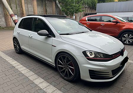 VW Golf GTI Volkswagen Performance BlueMotion Technology DSG