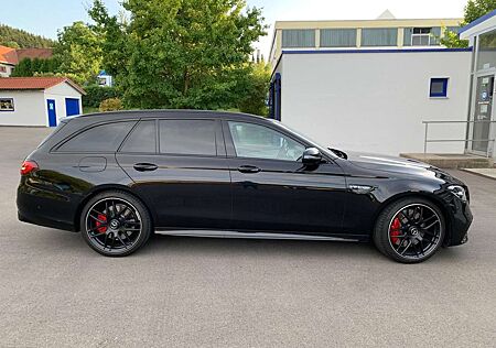 Mercedes-Benz E 63 AMG E 63 S AMG 4Matic (213.289), Vollausstattung