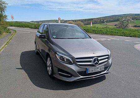 Mercedes-Benz B 180 7G-DCT Urban*AHK*Kamera*LED*Automatik*