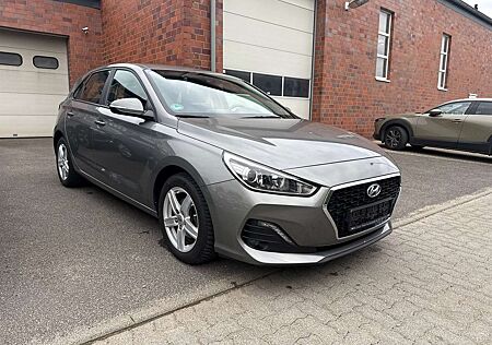 Hyundai i30 1,4 Select NAVI, Carplay, Rückfahrkamera 1.Hand
