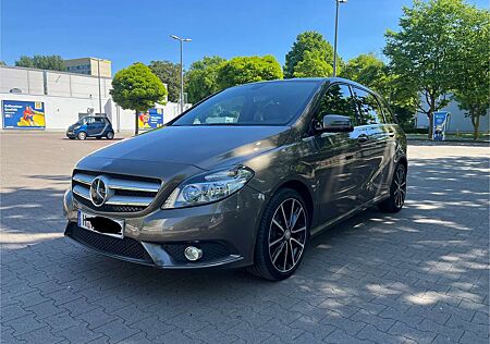 Mercedes-Benz B 180 (BlueEFFICIENCY)