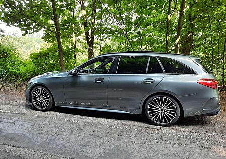 Mercedes-Benz C 200 AMG/Pano/19"/Night/Digital L/Burmester/Spura