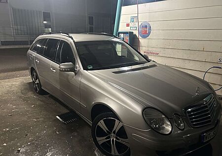 Mercedes-Benz E 220 T CDI (211.208)