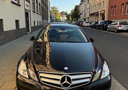 Mercedes-Benz E 200 CGI Coupe BlueEFFICIENCY Elegance