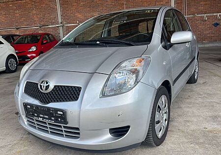 Toyota Yaris Sol/PDC/KLIMA/AHK/AUTOMATIK