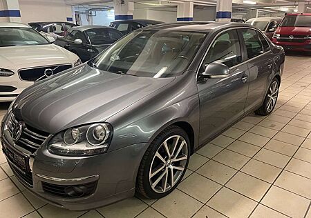 VW Jetta Volkswagen 2.0 TDI Sportline Leder, Navigation, Bi-Xenon