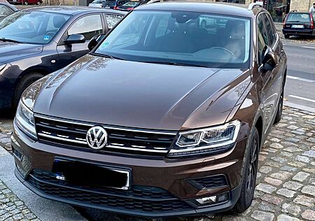 VW Tiguan Volkswagen 2.0 TSI 4Motion DSG*HU*SHZ*Navi*Rückbank klappbar