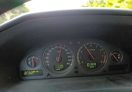 Volvo V70 2.4T