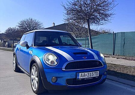 Mini Cooper S fulll option , leather seats heated , sunroof