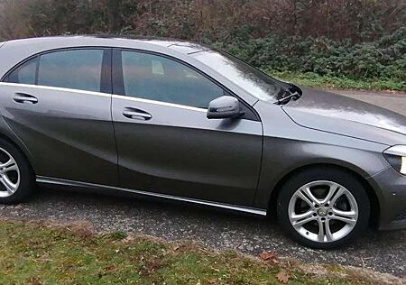 Mercedes-Benz A 200 7G-DCT Urban,PanoDach,Navi,SHZ,PDC,Tempomat...