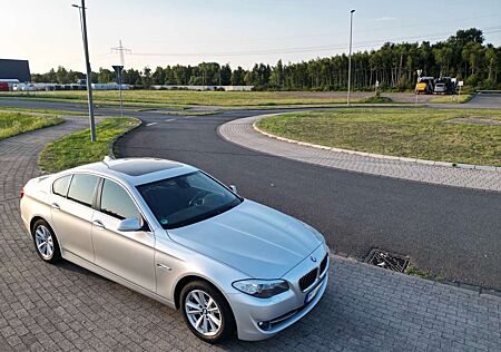 BMW 525d 525 Automatik Scheckheft Xenon, Schiebedach, etc