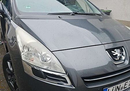 Peugeot 5008 Family /7-Sitzer/TV/Panorama/Navi/Head Up