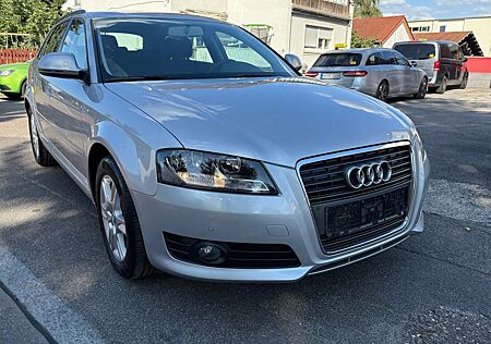 Audi A3 1.6 Sportback / Klima/ ALU/ PDC/ NSW/Sitzheizung