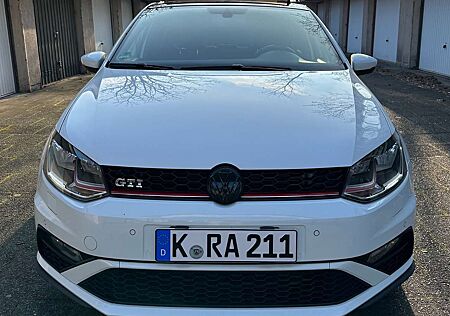 VW Polo GTI Volkswagen Polo+1.8+TSI+(Blue+Motion+Technology)+DSGGTI