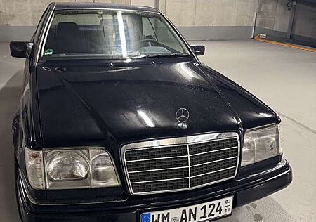 Mercedes-Benz E 200 COUPE