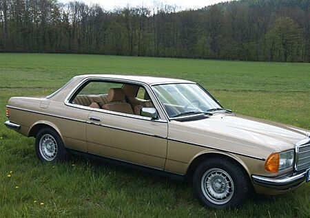Mercedes-Benz 230 CE W123