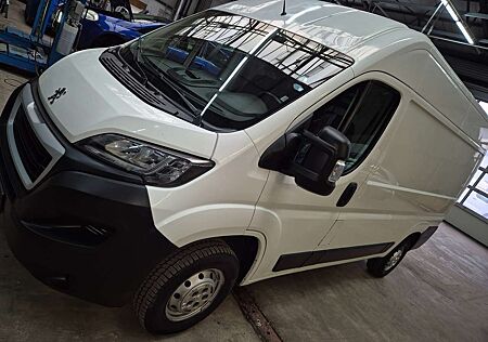 Peugeot Boxer 330 L2H2 Pro BlueHDi 120 Stop
