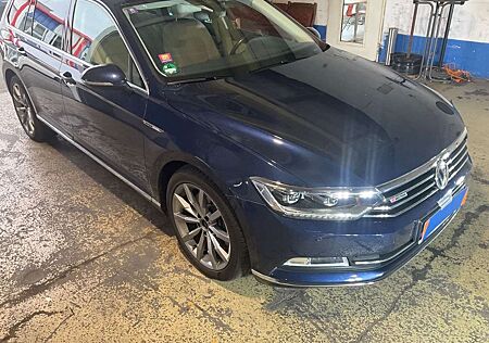 VW Passat Volkswagen 2.0 TDI SCR (BlueMotion Tech) 4Motion DHigh