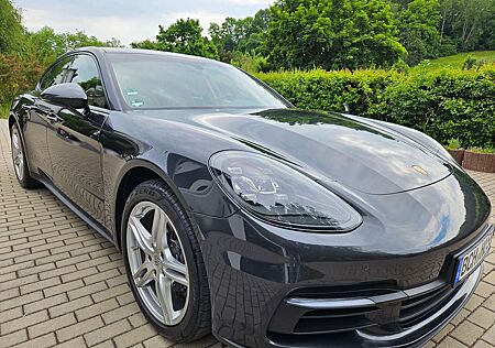 Porsche Panamera 4