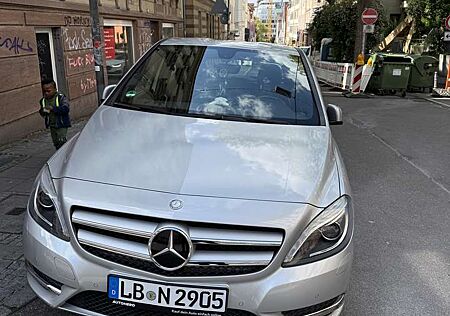 Mercedes-Benz B 180 7G-DCT AMG Line