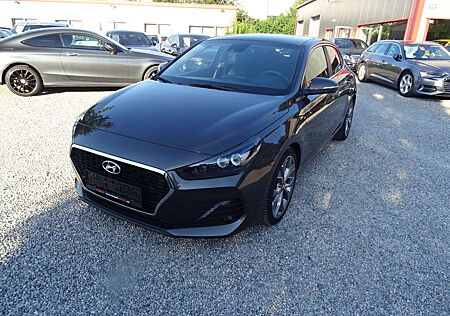 Hyundai i30 Fastback (PD) Style Navi Rückfahrkamera