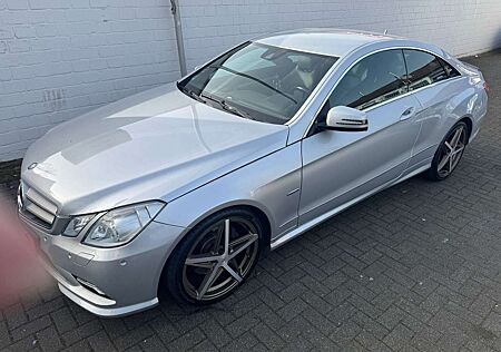 Mercedes-Benz E 250 CGI Coupe AMG F1 BlueEfficiency Autom. Navi