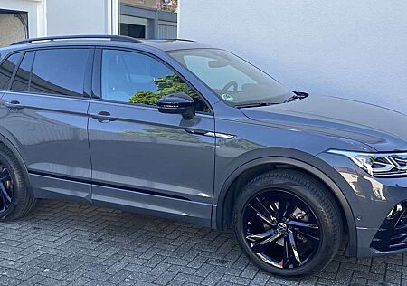 VW Tiguan Volkswagen R-Line 4Motion (Pano, AHK, DSG, 4xSitzhg.)