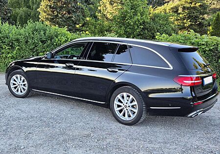 Mercedes-Benz E 220 d T 9G-TRONIC Exclusive