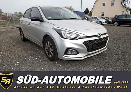 Hyundai i20 YES! Klima NAVI Kamera erst 50Tkm! TÜV NEU!