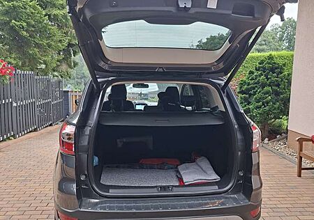 Ford Kuga 1.5 EcoBoost 2x4 Titanium