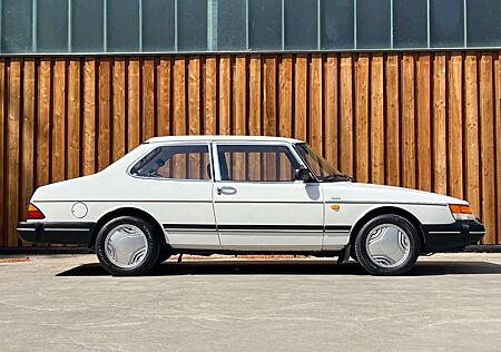 Saab 900 i 5-Gang, 1a Pflegezustand, rostfrei