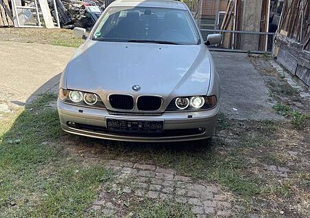 BMW 525i 525