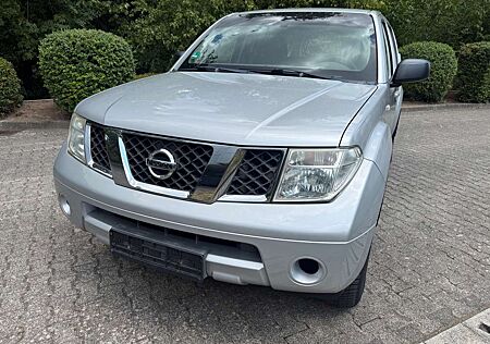 Nissan Pathfinder 2,5 dCi XE Plus