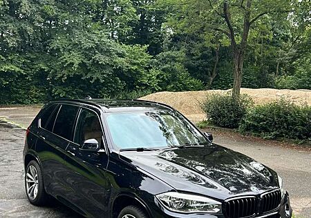 BMW X5 xDrive 50 i 20 Zoll M-Paket B&O Pano AHK