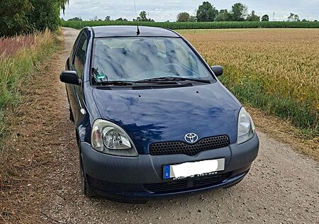 Toyota Yaris EZ 04/2002 | 126.851 km | 68 PS