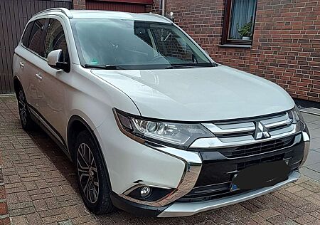 Mitsubishi Outlander 2.2 DI-D 4WD Top, HU 4/27, 7 Sitzer, AHK