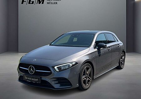 Mercedes-Benz A 180 AMG Line +Wide+MBUX+Pano+LED+Navi+Night