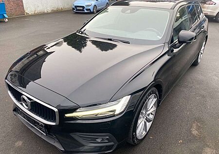 Volvo V60 D 4 Momentum AHK/Panorama/19"Alu