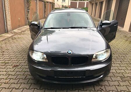 BMW 118d 118 Sport, 6 gänge, 8 Fach, Sitzheiz, Keyless