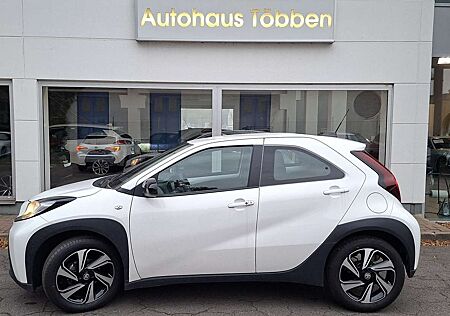 Toyota Aygo Play + Automatik + Winterräder