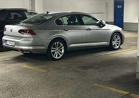 VW Passat Volkswagen Elegance