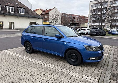 Skoda Fabia Drive blau Combi