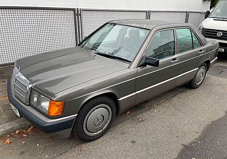 Mercedes-Benz 190 2.0 1. Hand