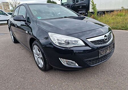 Opel Astra J Lim. 5-trg. Edition