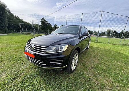 VW Touareg Volkswagen R-Line Executive edition